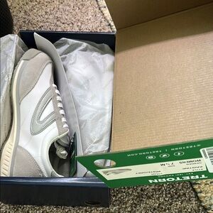 BRAND NEW IN BOX! Tretorn Kristine Grey and White Sneakers | size 7.5